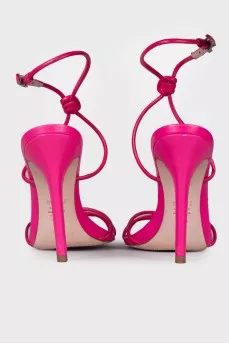 Slingbacks on stud with thin straps