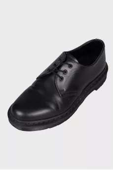 Leather lace shoes