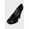 Suede pumps with patent inserts
