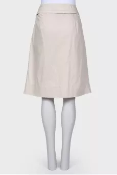 Beige skirt with pockets