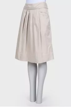 Beige skirt with pockets