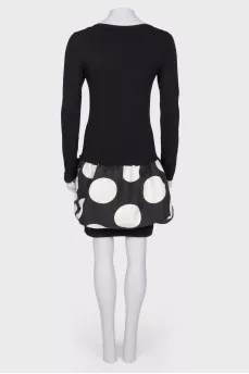 Dress in peas with large hem