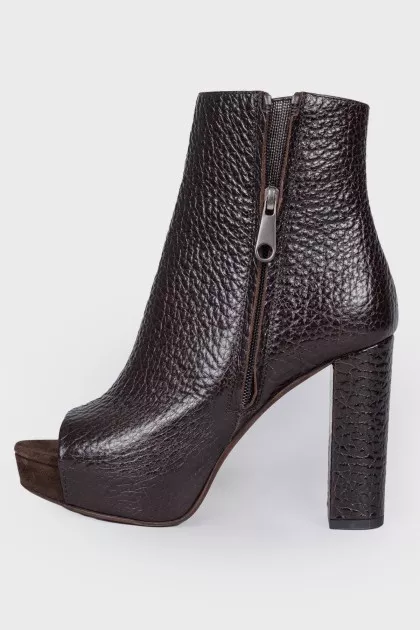 Boots with an open toe