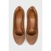 Beige shoes with shiny heels