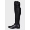 Low-heeled leather boots