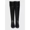 Low-heeled leather boots