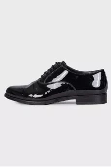 Patent shoes with lacing