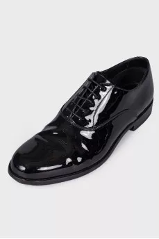 Patent shoes with lacing