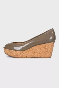 Lacquered wedge heels 