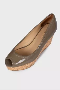 Lacquered wedge heels 
