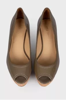 Lacquered wedge heels 
