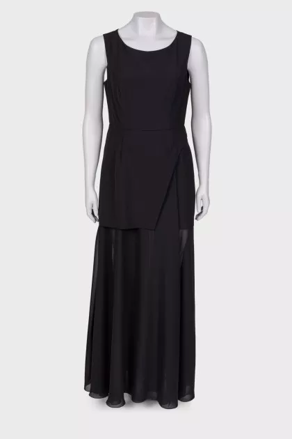 Black sleeveless dress