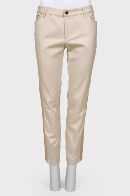 Beige trousers with stripes