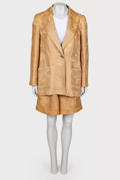 Suit with print in golden color