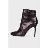 Ankle boots with zipper