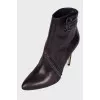 Ankle boots with zipper