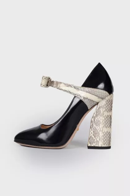 Snakeskin embossed shoes