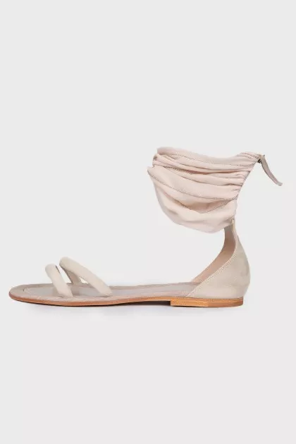 Flat sandals with textiles