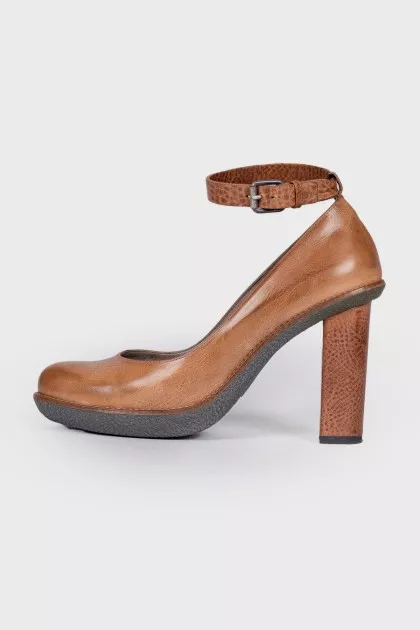 Leather shoes with two straps