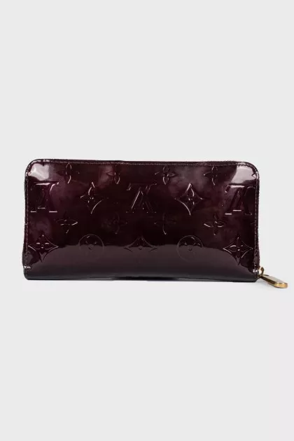 Lacquer wallet in cherry color