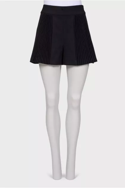 Black pleated shorts
