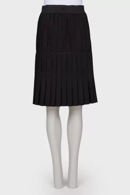 Black pleated skirt