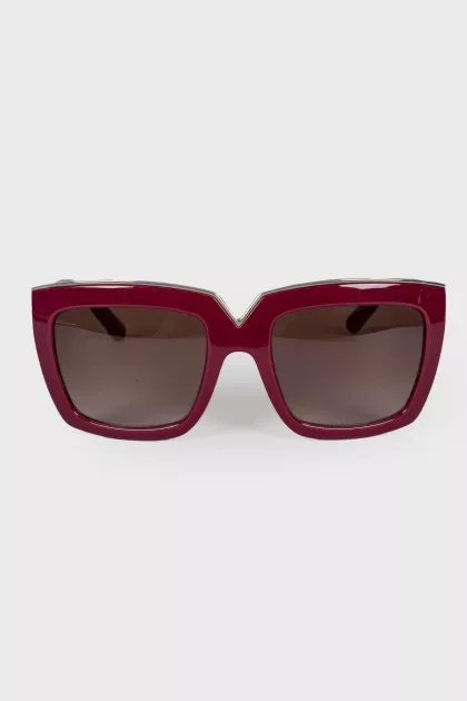 Sunglasses with metal insert