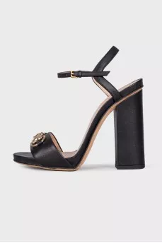 Leather sandals with gold hardware
