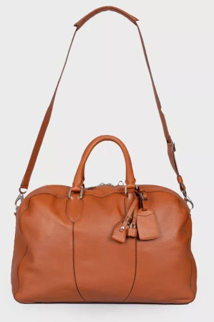 Travel bag with shoulder strap