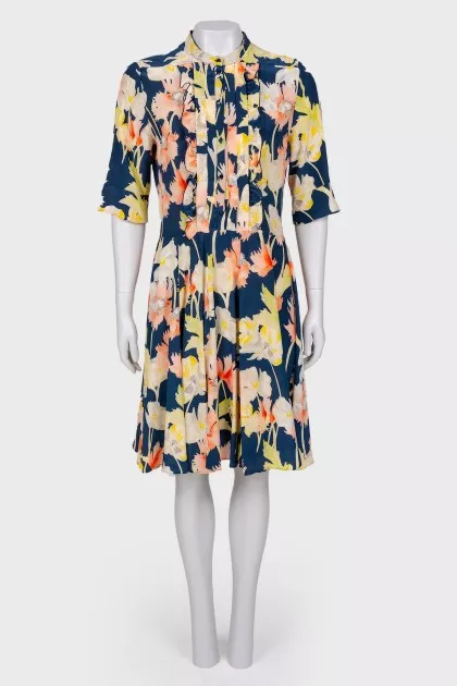 Dress in floral print with ruffles