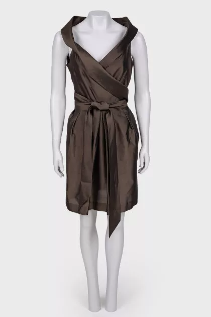 Sleeveless dress with belt