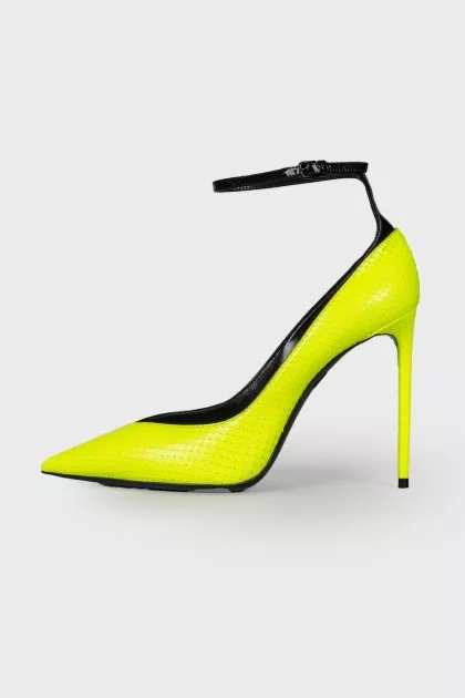Green heeled shoes with tag