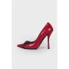 Snakeskin embossed shoes with bow