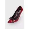 Snakeskin embossed shoes with bow