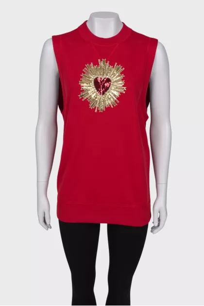 T-shirt with hand embroidery, with a tag