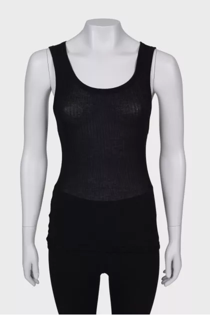 Black T-shirt with asymmetric hem