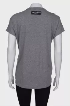 Gray T-shirt with sequin logo and tag