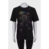 T-shirt with embroidery, with a tag