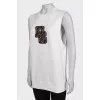 T-shirt with voluminous application, with a tag