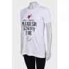 T-shirt with a zipper on the back, with a tag