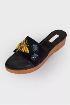 Platform flip flops with appliqué
