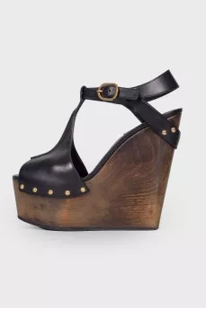 Wood grain wedge sandals