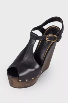 Wood grain wedge sandals