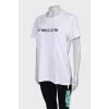 White T-shirt with a double-sided print, with a tag