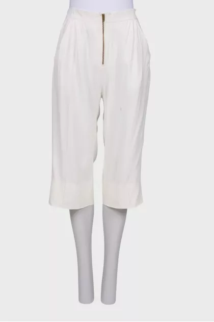 White shorts relaxed fit