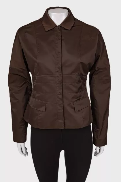 Windbreaker (anorak) fitted cut with a tag