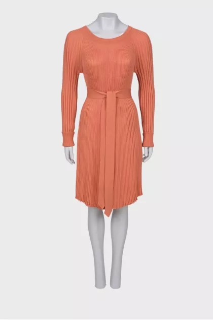 Knitted dress with belt