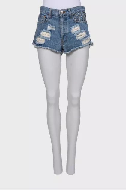 Shorts with torn and worn effect