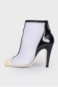 Черно-белые ботильоны в сетку