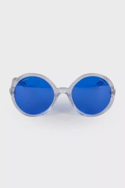 Sunglasses with blue lenses